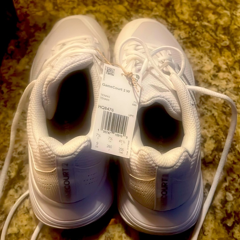 NWT adidas shoes for tennis 9 wide width